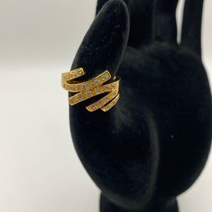 Beautiful Gold Ring w/ Crystals
